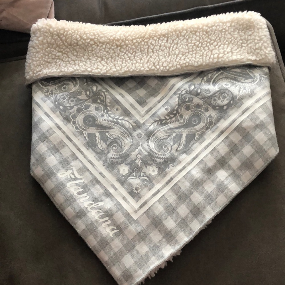 “Flandana” bought at Opening Ceremony
